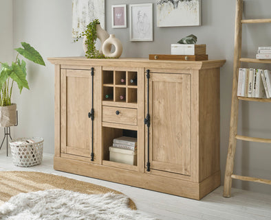 Comoda Cornwall rustica cu suport de vin culoare stejar 152 cm