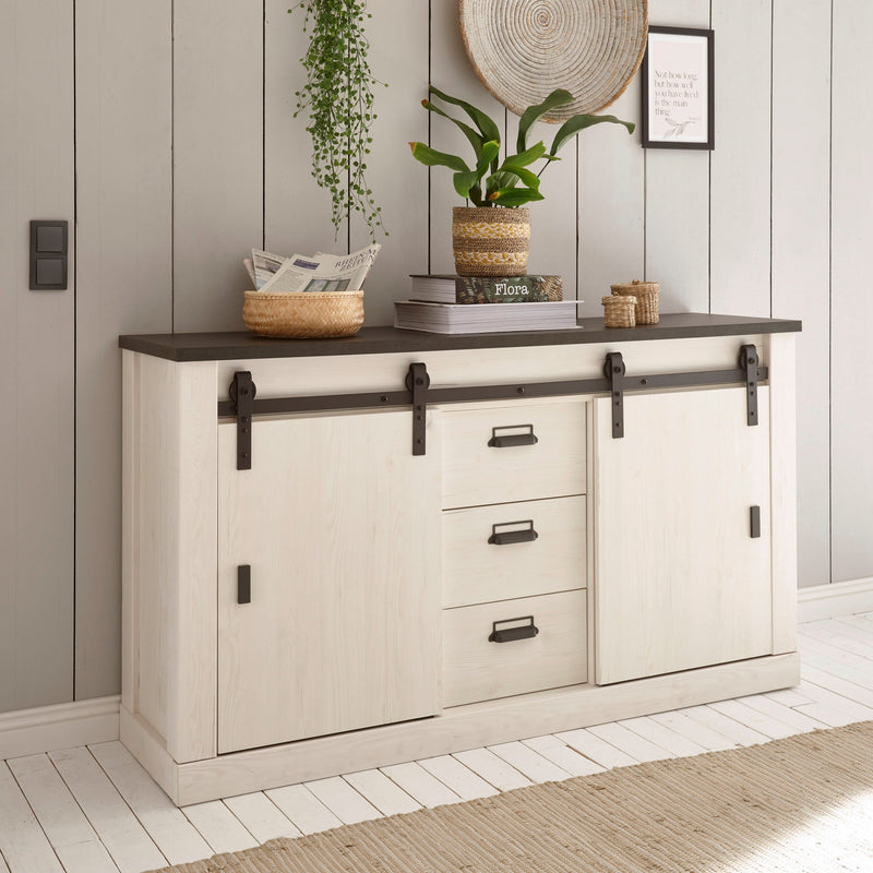 Comoda »SHERWOOD« albă cu aspect de lemn, usi tip hambar, lățime 161 cm - LunaHome.ro