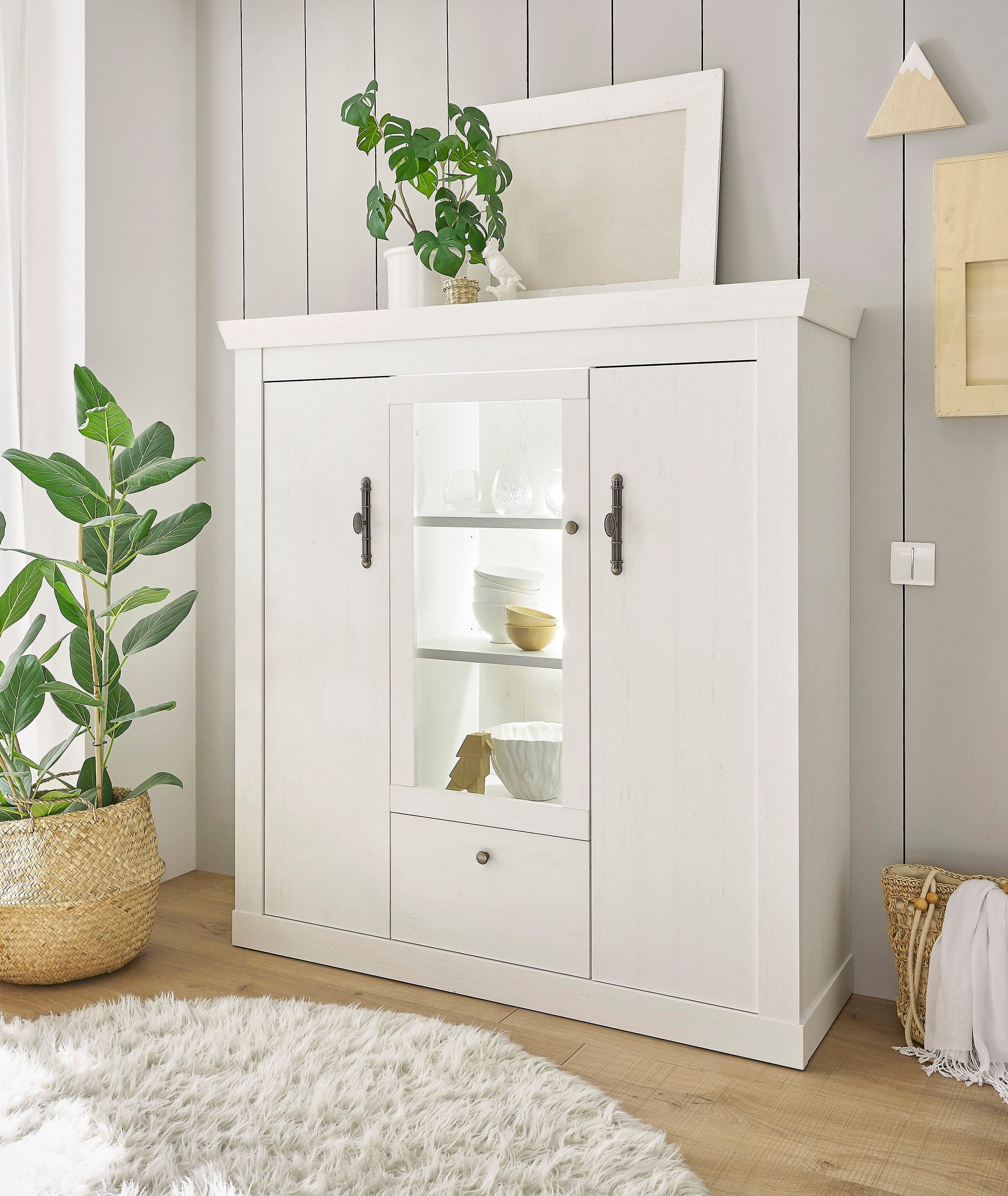 Comoda inalta Ravenna alba cu aspect de lemn, 140 cm