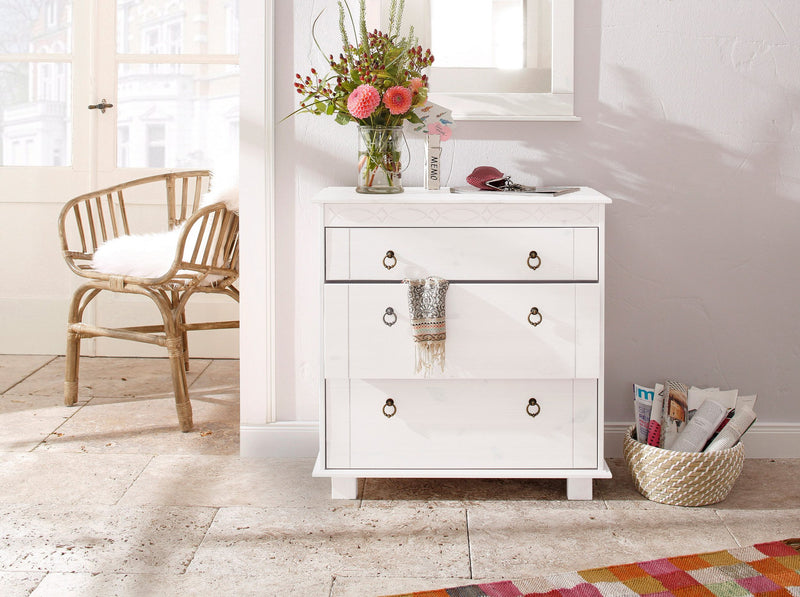 Comoda din lemn masiv de pin Indra, alb rustic, 74 cm - LunaHome.ro
