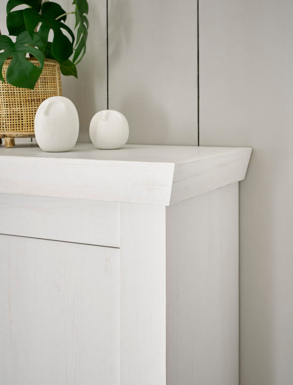 Comoda inalta Ravenna alba cu aspect de lemn, 140 cm - LunaHome.ro