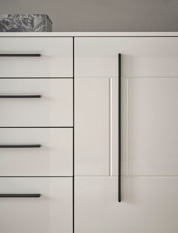 Comodă modernă Cantara alb lucios cu sertare si usi 150 cm lățime - LunaHome.ro