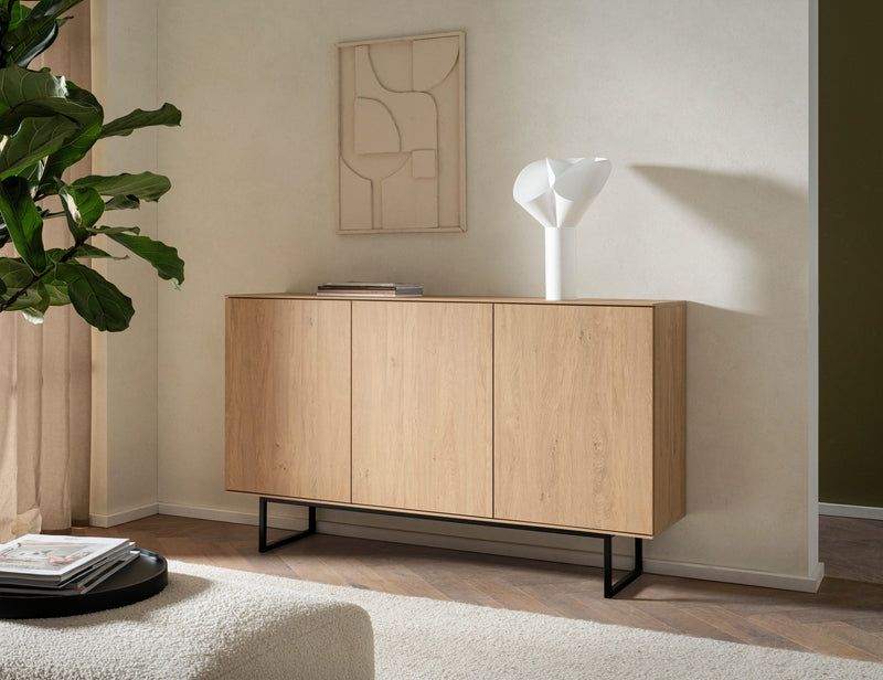 Comodă modernă Lund cu 3 uși și picioare metalice 150 cm