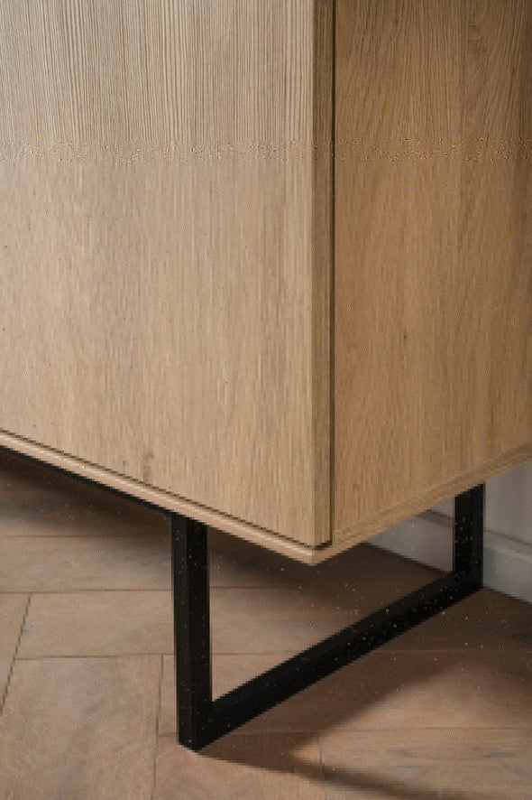 Comodă modernă Lund cu 4 uși și picioare metalice, 200 cm