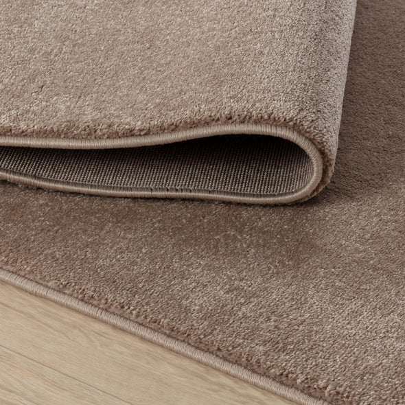 Covor Granada maro cu fire scurte, 140x200 cm - LunaHome.ro