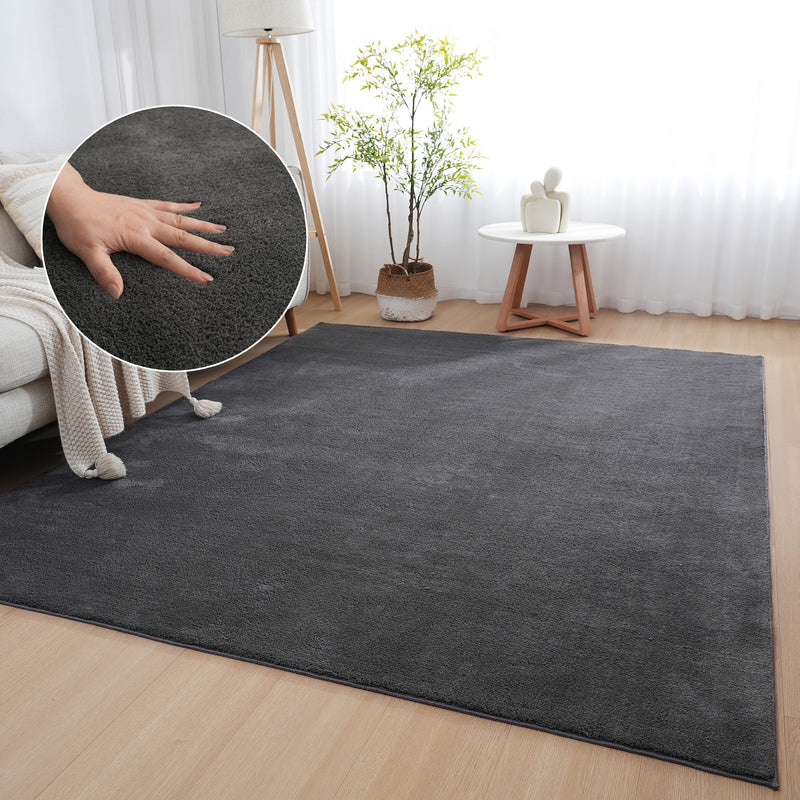 Covor traversa pufos Cali Light antracit din microfibra 80x150 cm - LunaHome.ro
