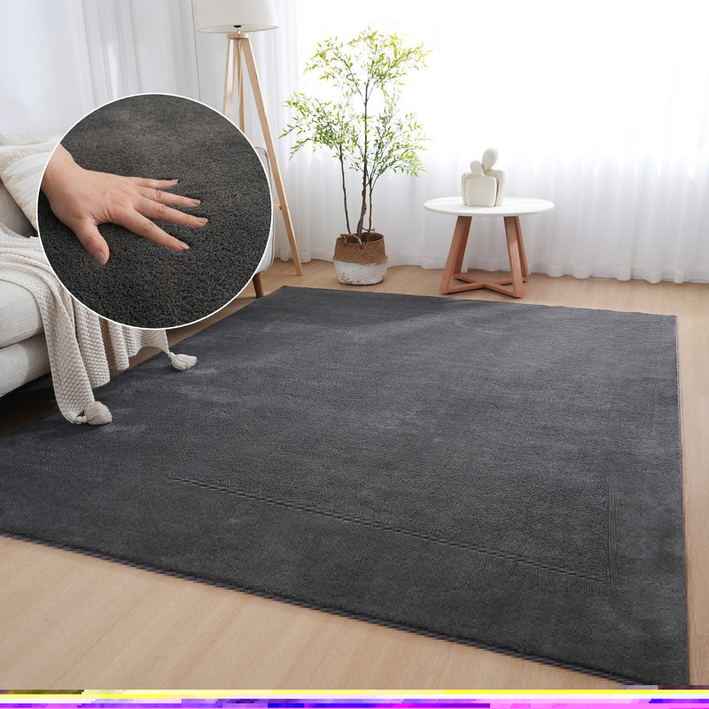 Covor traversa pufos Cali Light antracit din microfibra 120x180 cm - LunaHome.ro