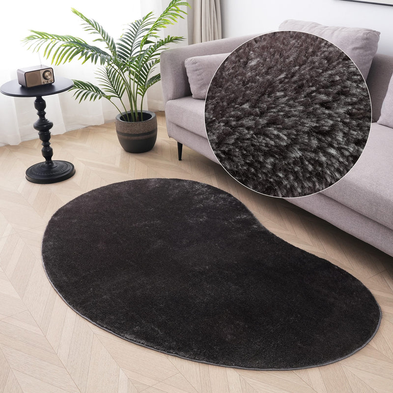 Covor pufos Cali Bean gri antracit din microfibra 90x135 cm - LunaHome.ro