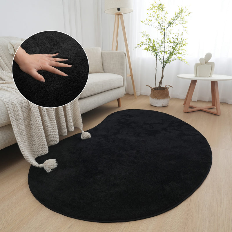 Covor pufos Cali Bean negru din microfibra 120x180 cm - LunaHome.ro