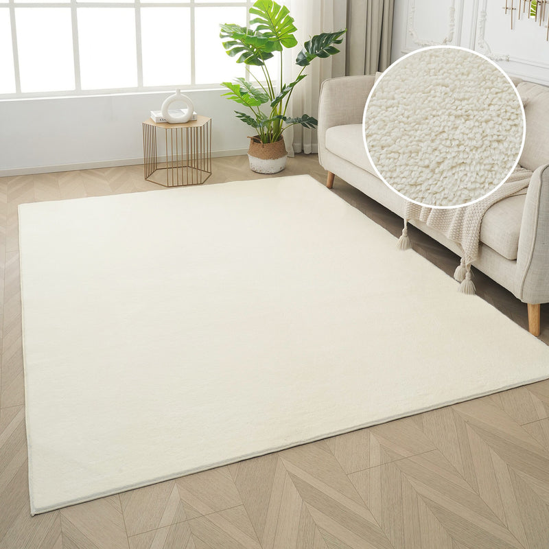Covor pufos Cali Light crem deschis din microfibra 180x280 cm - LunaHome.ro