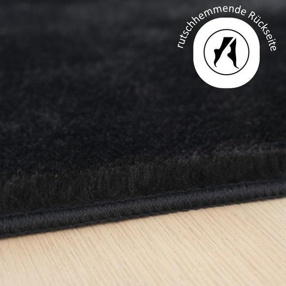 Covor traversa pufos Cali negru din microfibra 40x60 cm - LunaHome.ro