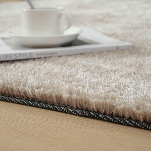 Covor pufos DanaLight bej din microfibra 120x170 cm - LunaHome.ro