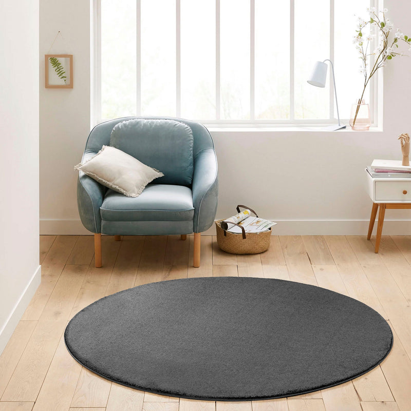 Covor rotund Granada culoare gri inchis cu fire scurte, 150 cm - LunaHome.ro