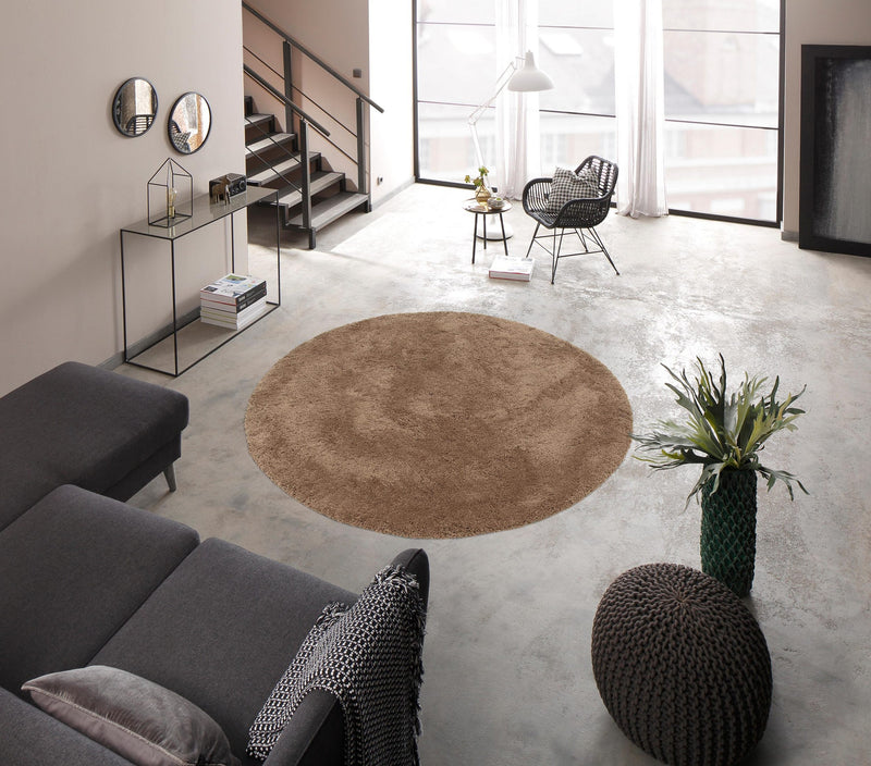 Covor rotund foarte pufos Desner maro 140 cm diametru - LunaHome.ro