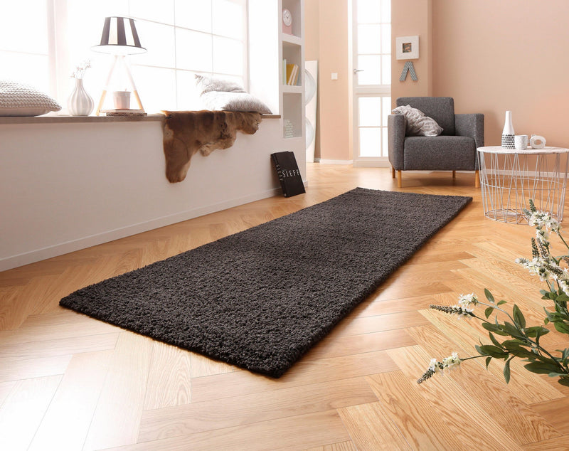 Covor traversă Shaggy Bodrum cu fir lung pufos, gri inchis 90x250 cm - LunaHome.ro