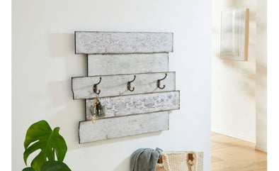 Cuier Emma din MDF gri pastel cu aspect vintage 66x55 cm