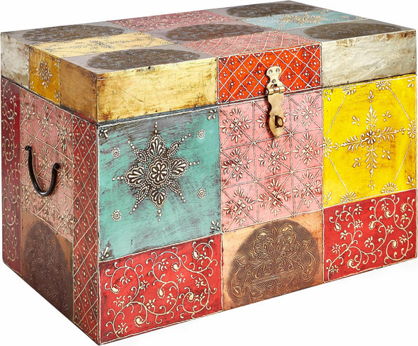 Cutie cufăr pictata manual din lemn de mango cu inchidere metalica 56x33 cm - LunaHome.ro