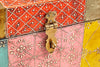 Cutie cufăr pictata manual din lemn de mango cu inchidere metalica 56x33 cm - LunaHome.ro