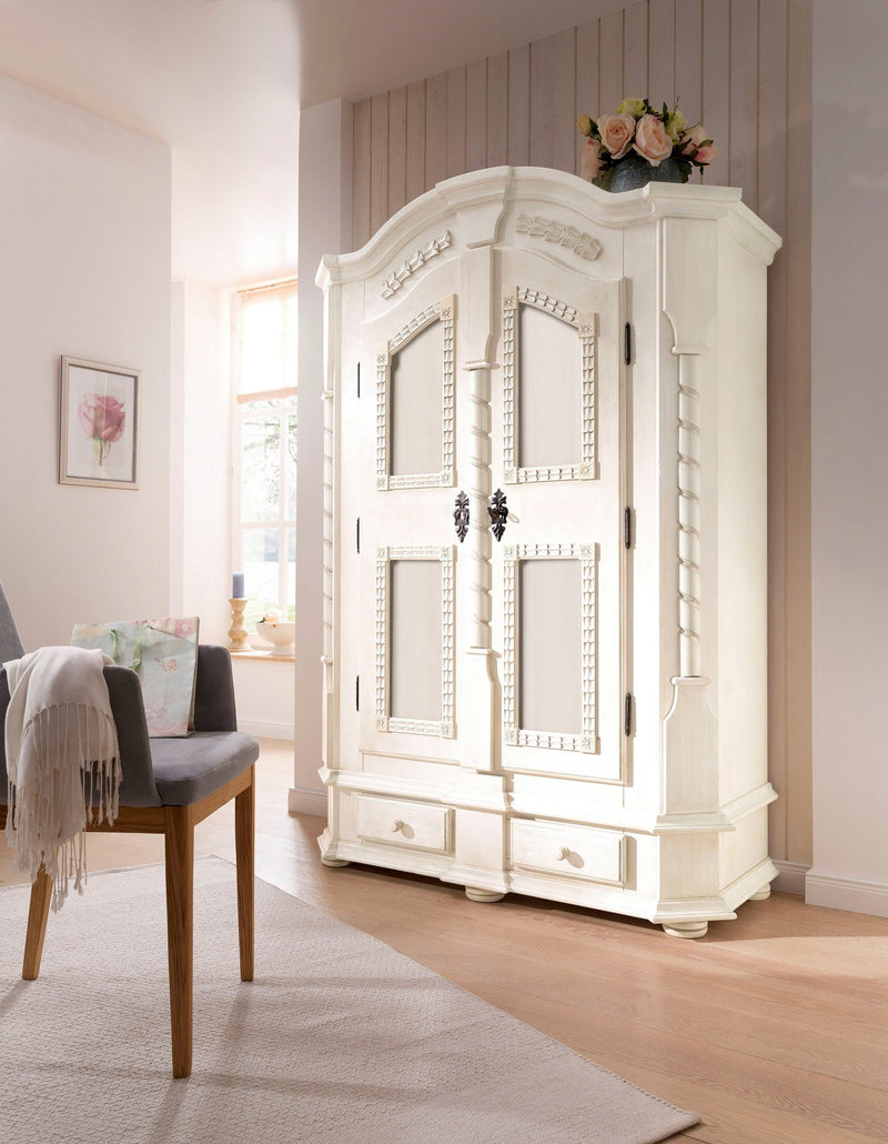 Dulap Sophia din lemn de molid alb, model sculptat manual - LunaHome.ro