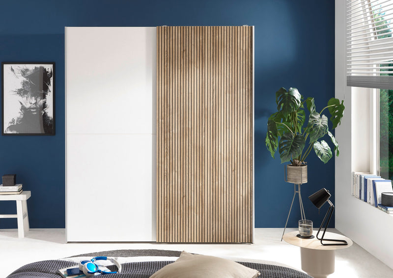 Dulap de dormitor Berno cu model riflaj, usi glisante, 170 cm lățime - LunaHome.ro