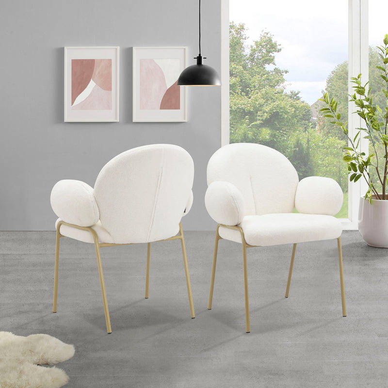 Fotoliu Albie Leonique cu design modern, tapiterie pufoasa alba, picioare aurii - LunaHome.ro