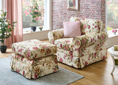 Fotoliu confortabil cu husa cu model floral si picioare din lemn