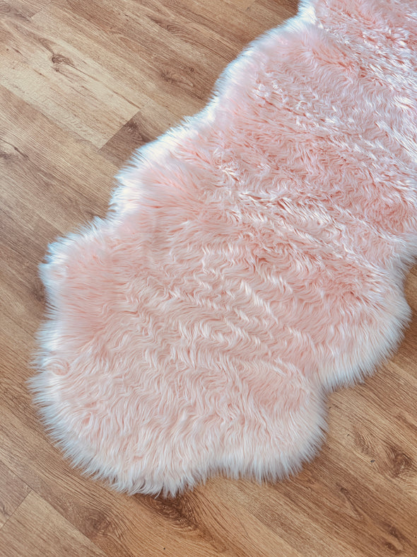 Covor de blana sintetica Valeria, foarte moale si pufos roz 65x180 cm - LunaHome.ro