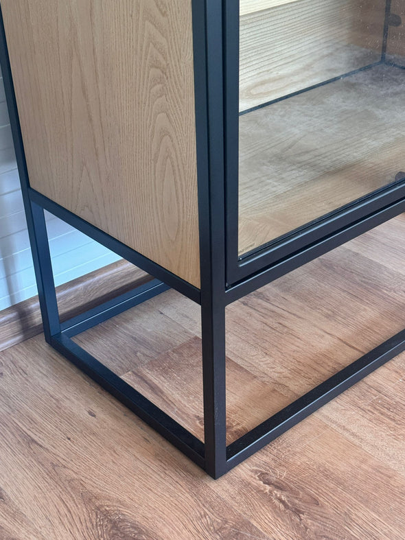 Comoda cu vitrina GMK cu aspect industrial 80 cm lățime - LunaHome.ro