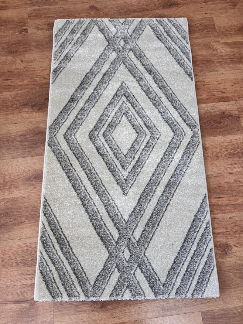 Covor Andas pufos crem cu gri 80x150 cm - LunaHome.ro