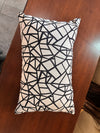 Perna decorativa Aria cu model geometric gri/negru 35x55 cm - LunaHome.ro