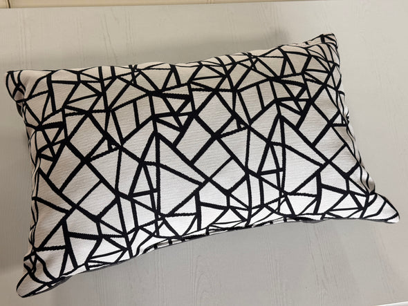 Perna decorativa Aria cu model geometric gri/negru 35x55 cm - LunaHome.ro