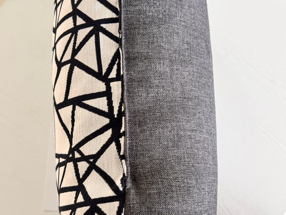Perna decorativa Aria cu model geometric gri/negru 35x55 cm - LunaHome.ro