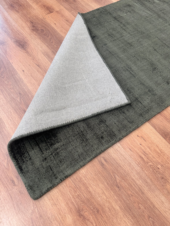 Covor traversa Soley din viscoza, verde lucios 90x250 cm - LunaHome.ro