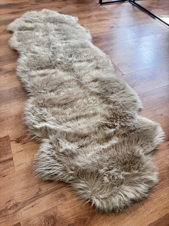 Covor de blană »Valeria« foarte moale si pufos, taupe 60x180 cm - LunaHome.ro