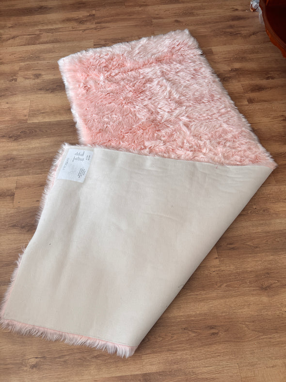 Covor de blana sintetica Valeria, foarte moale si pufos roz 90x250 cm - LunaHome.ro