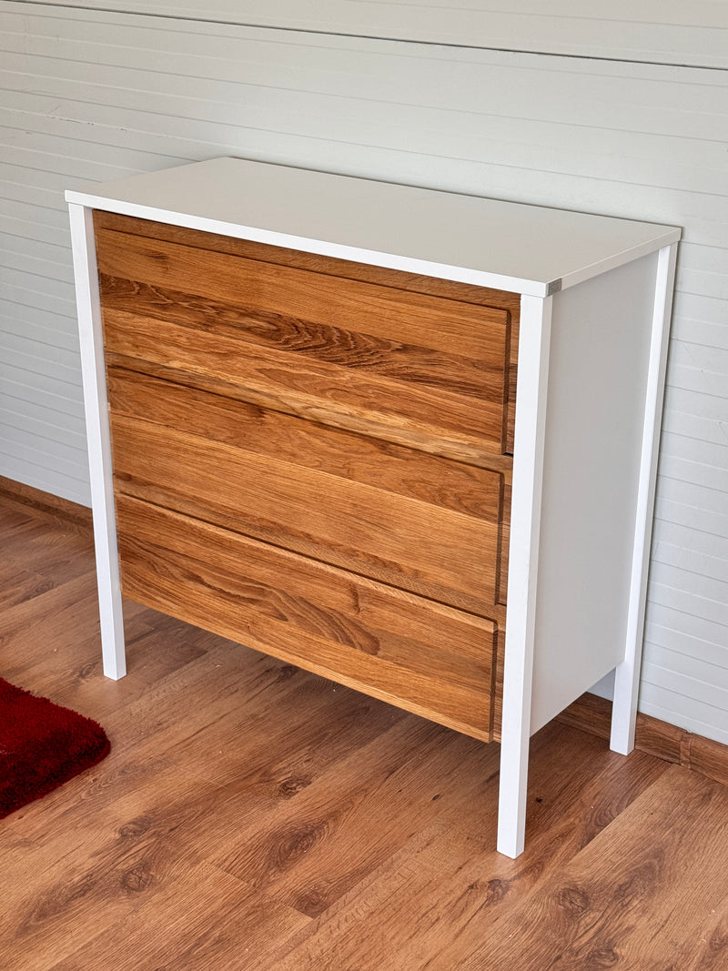 Comoda alba cu fronturi din lemn de stejar, 80 cm latime - LunaHome.ro