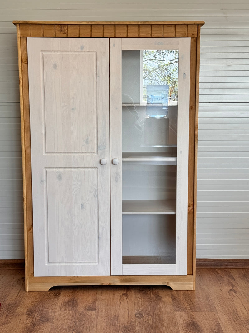 Vitrina Pohl din lemn masiv de pin cu 2 usi, 95 cm lățime - LunaHome.ro