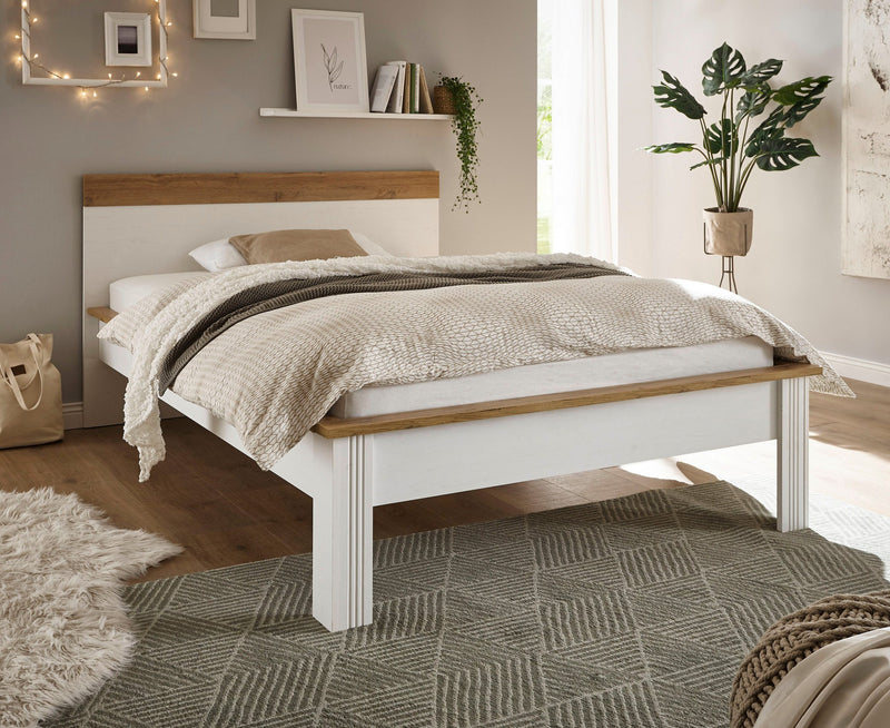 Pat Westminster alb cu aspect de lemn cu frezare decorativă 140x200 cm - LunaHome.ro
