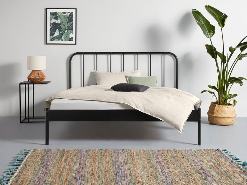 Pat din metal Cuddle Buddy negru cu aspect industrial, 180x200 cm - LunaHome.ro