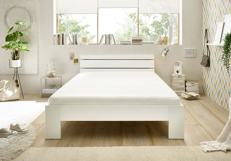 Pat futon Brest alb cu tăblie înaltă 140x200 cm - LunaHome.ro