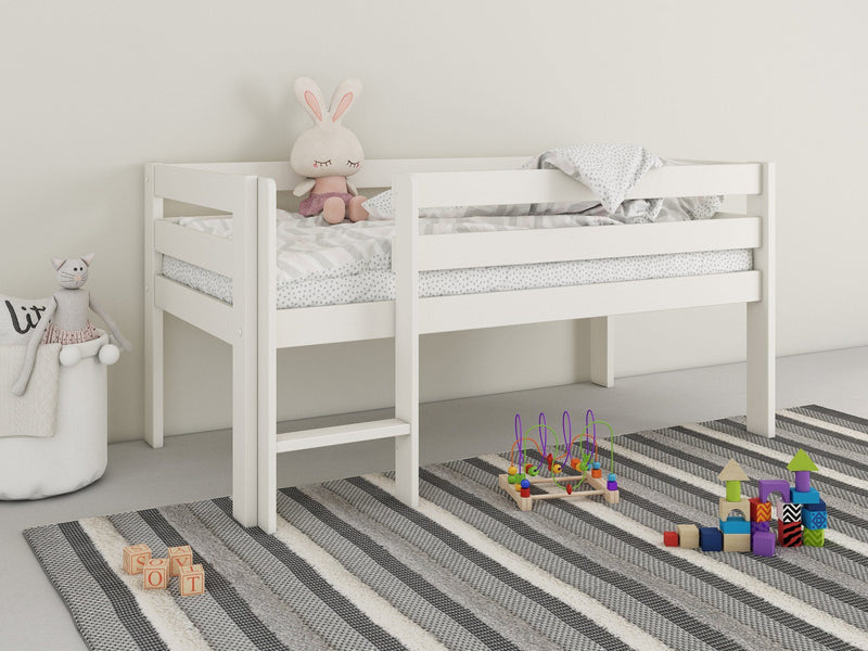 Pat inalt pentru copii Lüttenhütt Tide din lemn de pin alb cu scara 80x160 cm - LunaHome.ro