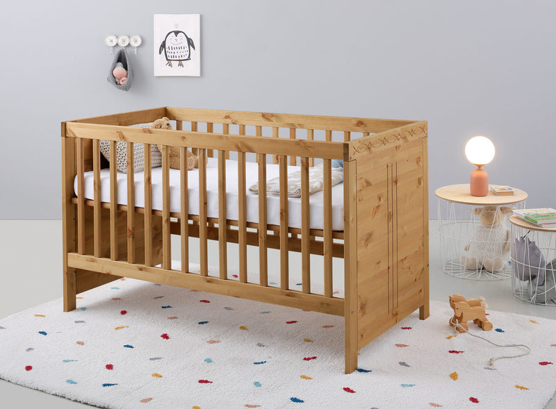 Pătuț pentru bebeluși Indra din lemn de pin 70x140 cm - LunaHome.ro