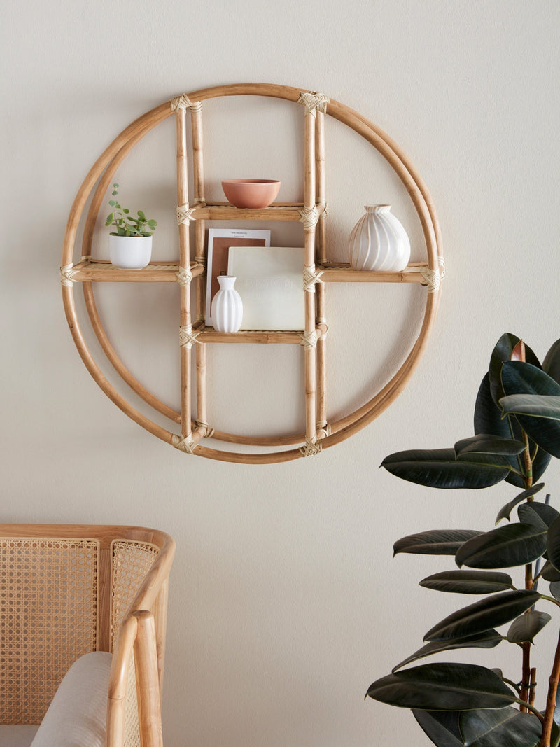 Raft de perete Lundtoft din rattan lucrat manual, 66 cm diametru - LunaHome.ro