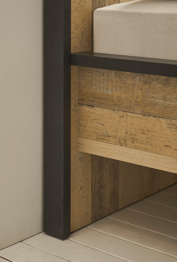 Set de dormitor Sherwood cu pat 180x200 cm, dulap cu 3 uși, rafturi si noptiere - LunaHome.ro