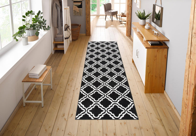 Traversa Debora My Home cu model geometric negru-alb 90x250 cm - LunaHome.ro