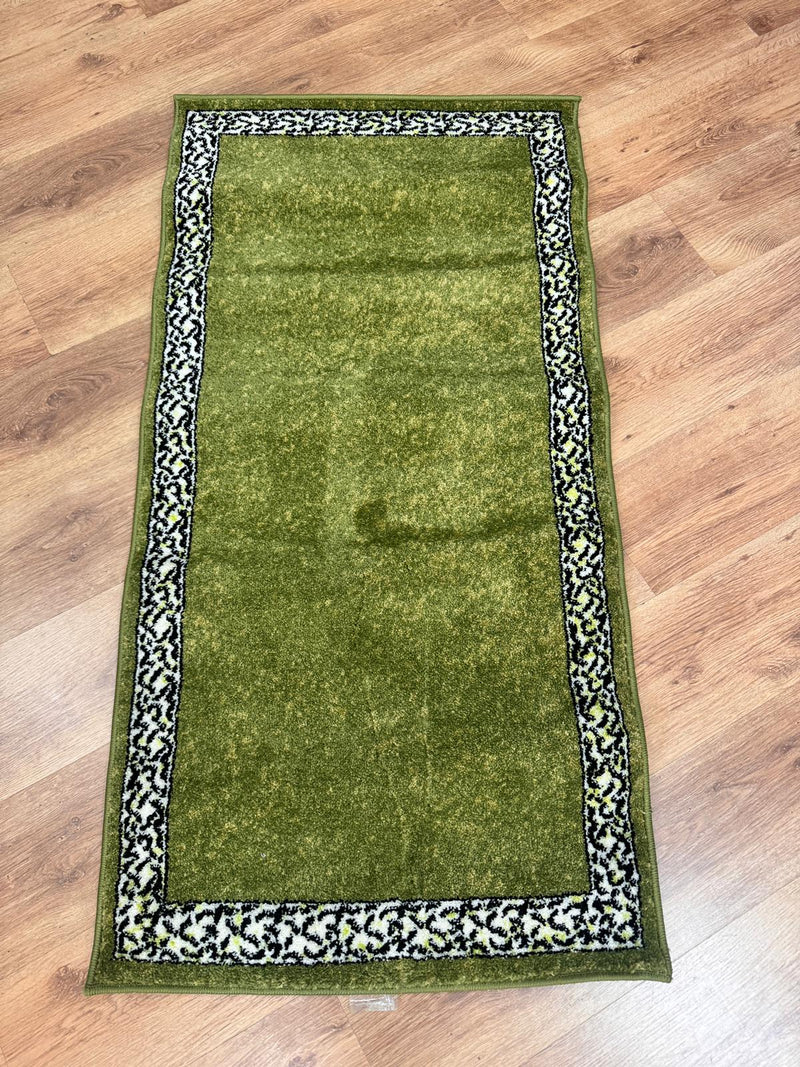 Covor traversa Dessin verde cu bordura decorativa 70x140 cm - LunaHome.ro