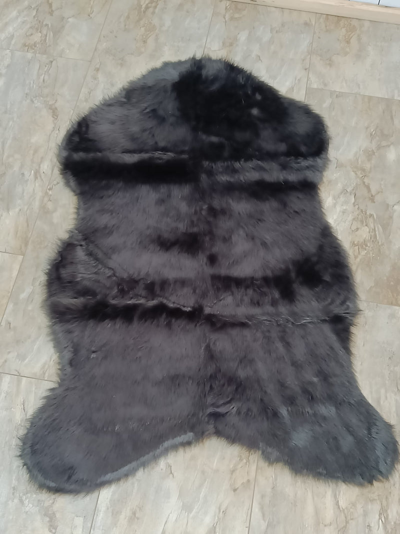 Covor de blana eco Narconi neagra 70x110 cm