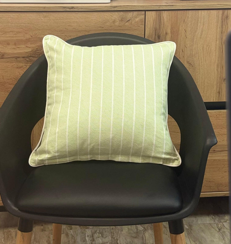 Set 2 fețe de pernă decorativă Heine verde cu alb model grafic 43x43 cm - LunaHome.ro