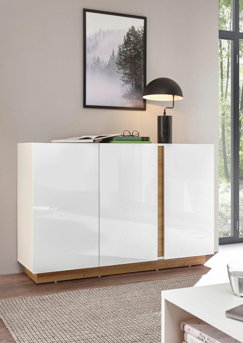 Comoda »CLAiR« alb lucios cu design modern, lățime 138 cm - LunaHome.ro