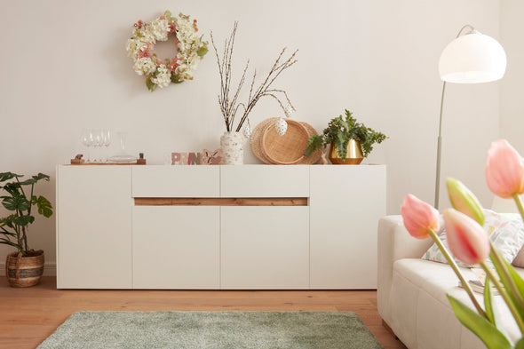Comoda »City Giron« alba cu detalii de culoare stejar, design modern, 220 cm latime - LunaHome.ro